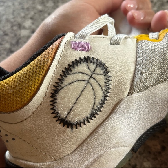 Nike l Team Hustle Doodles l Basketball Shoes l Size: 12.5 C - Picture 8 of 11